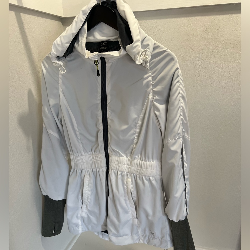 Mondetta Performance Gear: Raincoat/Windbreaker - image 2
